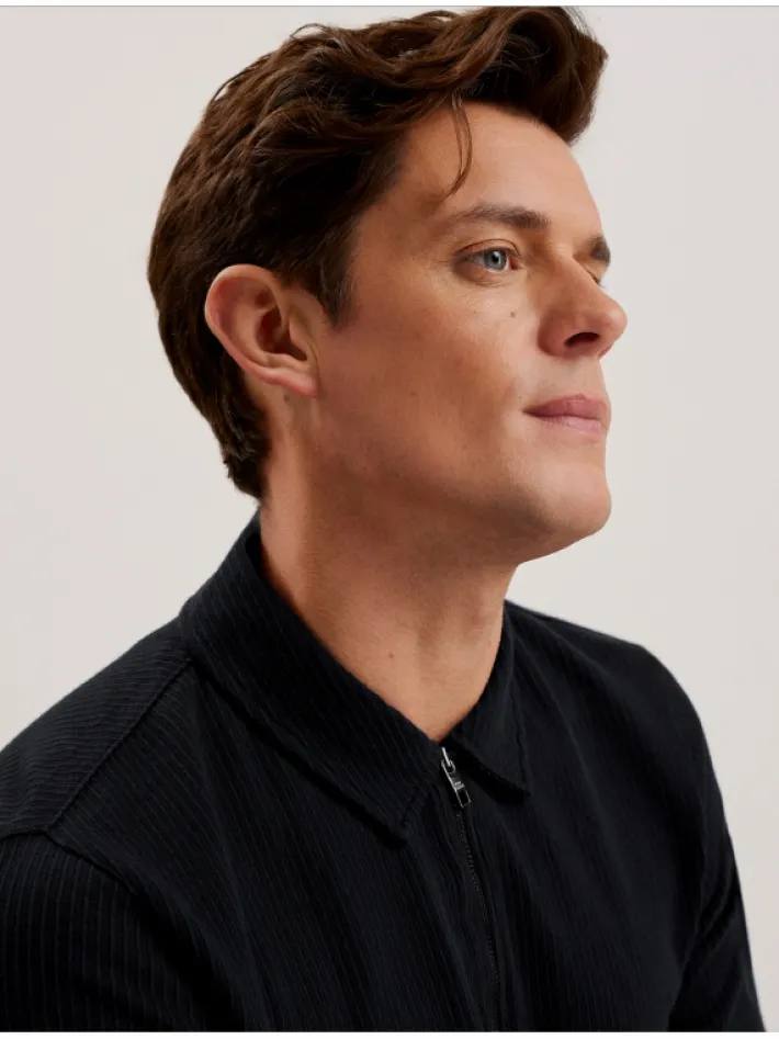elgrave_ribbed_cotton_zip_1.webp Elgrave Ribbed Cotton Zip Neck Polo Shirt<Ted Baker Flash Sale