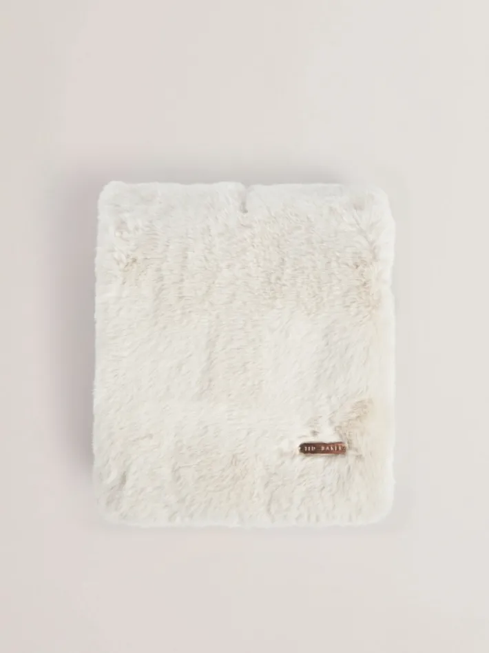 emaaaas_faux_fur_loopthro_0.webp Emaaaas Faux Fur Loop-Through Stole Scarf<Ted Baker Online