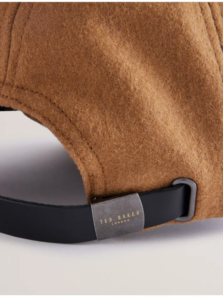 freddsa__branded_woolen_h_3.webp Freddsa Branded Woolen Hat<Ted Baker Discount