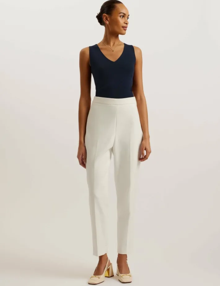 josiiy_vneck_slim_fit_sle_0.webp Josiiy V-Neck Slim Fit Sleeveless Knit Top<Ted Baker New