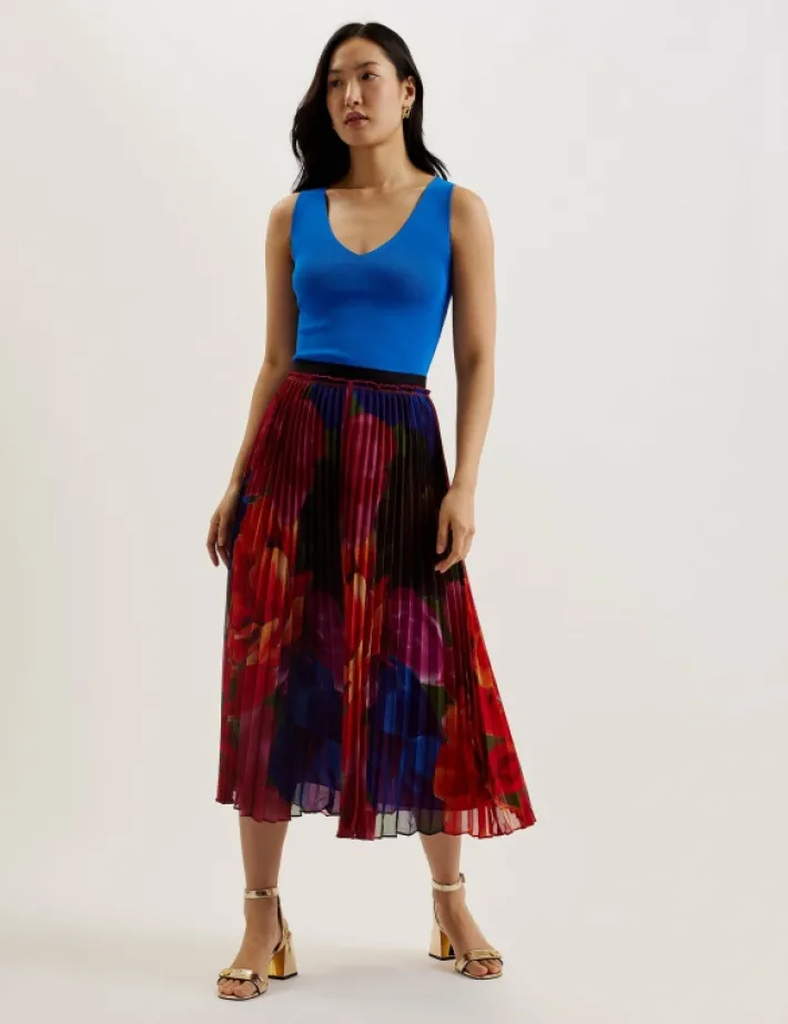 josiiy_vneck_slim_fit_sle_3-1.webp Josiiy V-Neck Slim Fit Sleeveless Knit Top<Ted Baker Hot