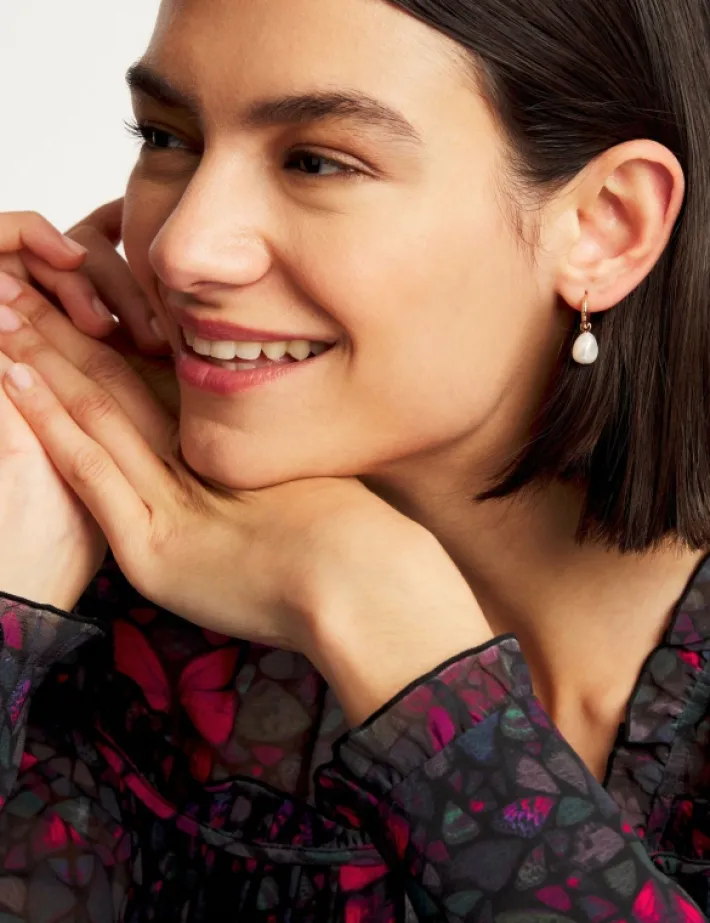 periaa_pearl_drop_pendant_1.webp Periaa Pearl Drop Pendant Huggie Earrings<Ted Baker Hot