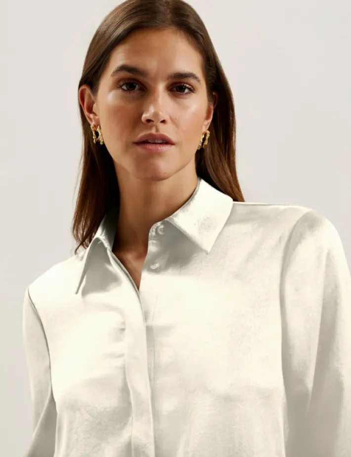 sonora_satin_longline_cov_2.webp Sonora Satin Longline Covered Placket Blouse<Ted Baker Online