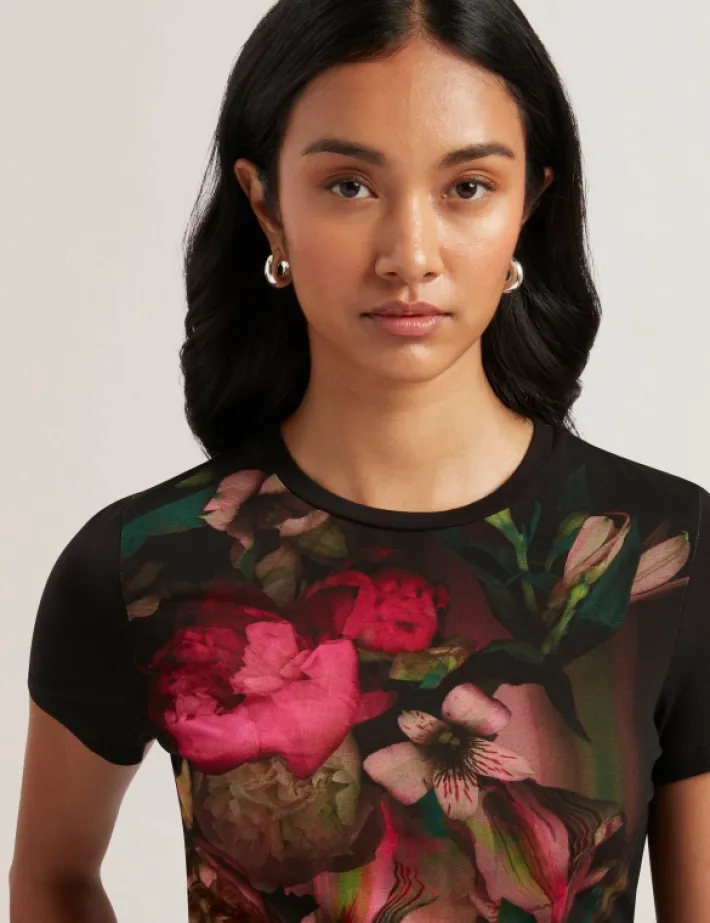 sunnyy_blurred_floral_pri_2.webp Sunnyy Blurred Floral Print Slim Fit T-Shirt<Ted Baker New