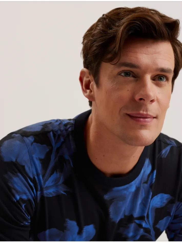 vendis_contrast_floral_pr_1.webp Vendis Contrast Floral Print Cotton T-Shirt<Ted Baker Outlet